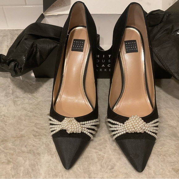 White House black market Pearl accent Laurie pump 8.5 - Picture 1 of 3